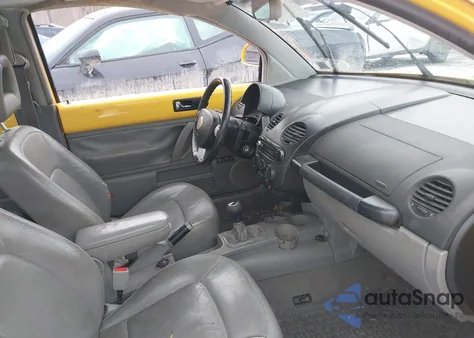 2000 Volkswagen New Beetle Gls 1.8L Turbo from USA, damaged, VIN 3VWCD21C9YM485489